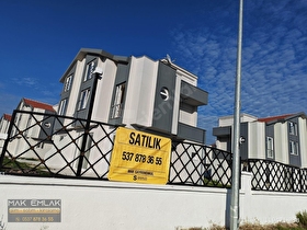 Dikili Salihleraltıda havuzlu site içinde 180 m2 triplex