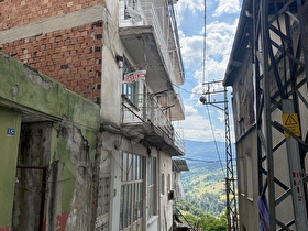 DENİZLİ BABADAĞDA MANZARALI YOL ÜSTÜ 1+1 DAİRE
