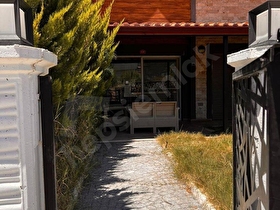 KUŞADASI GÜZELÇAMLIDA DENİZE YÜRÜME MESAFESİNDE LÜKS VİLLA