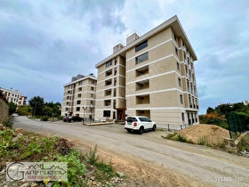 TRABZON PELİTLİ HAYRİ GÜR SALONU YAKININDA SİTE İÇERİSİNDE 3+1 DENİZ MANZARALI