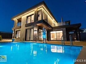Kuşadası Soğucakta Full Deniz Manzaralı , Eşyalı FIRSAT Villa