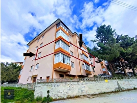 SAFRANBOLU MERKEZDE CEMAL CAYMAZDA SATILIK 3+1 DAİRE...