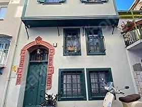 AYVALIK MERKEZDE BAHÇELİ VE MÜŞTEMİLATLI EMSALSİZ MÜSTAKİL EV..