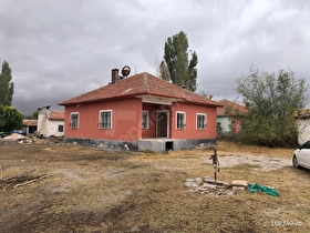 Taşağıl Köyü’nde 3.000 m² Arsa İçerisinde 2+1 Ev ve Koyun Ahırı Satılır
