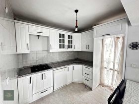 ZEYTİN EMLAKTAN | MERKEZDE DENİZE YAKIN 3+1 GENİŞ FIRSAT DAİRE