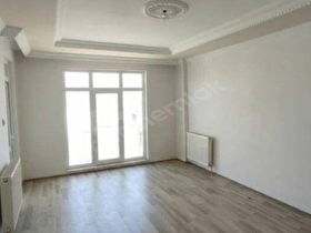 KARAMANOĞLU EMLAKTAN ÇARŞI İÇİNDE ASANSÖRLÜ ARAKAT DAİRE