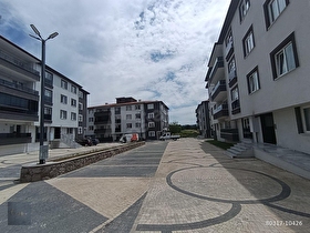 &KERİMDEN AYVACIKDA SATILIK ARA KAT KAPALI MUTFAK GENİŞ DAİRE
