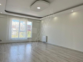ÖZ GAYE EMLAKTAN DEVELİ BAHÇELİEVLER ANA CADDE ÜZERİ SATILIK DAİRE