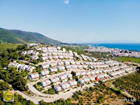 Yakamoz Sitesinde; Deniz & Doğa Manzaralı - Ön Cephede 3+1 Villa