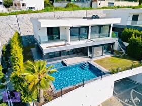 Karaova mah.Full eşyalı, özel havuzlu,deniz manzaralı,tek müstakil 4+1 satılık villa