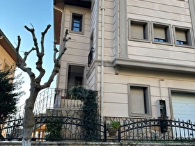 Prestijli köşe villa, merkezi konumda, Bahçeşehirin kalbinde ofis ve aile kullanımına uygun.