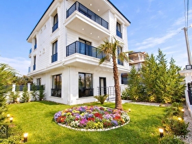 KARTALLARDAN YENİÇİFTLİK MERKEZDE 4+1 BAHÇELİ LÜKS YAZLIK VİLLA