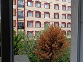 İstasyon Mahallesinde Bahçe Kullanımlı, Karanlık Odası Olmayan Geniş 2+1!
