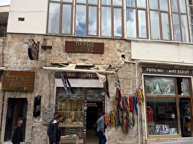 UMUT EMLAKTAN 1.CADDE ÜZERİ SATILIK 5 ODALI TARİHİ KONAK(OTEL)