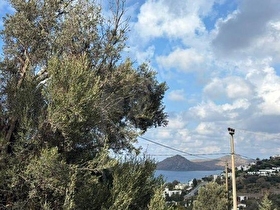 YALIKAVAK GERİŞTE DENİZ MANZARALI SATILIK VİLLA İMARLI ARSA