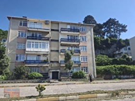 DENİZE SIFIR KONUMDA YOL KENARI GENİŞ 2+1 DAİRE