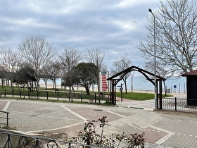 Kefken Cebecide Sahile Adımlık Mesafede Bahçeli 2+1 Daire