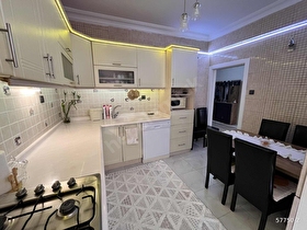BOSNA HERSEK MAHALLESİ KAYALAR CAMİ YANI FULL BAKIMLI SATILIK 3+1 ARAKAT DAİRE