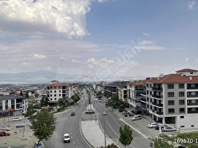 ŞEMİKLERDE CADDE ÜZERİ SATILIK EBEVEYN BANYOLU 3+1 LÜX