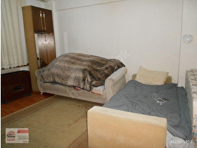 Bayrampaşa terazidere mah. yüksek giriş 75 m kare 2+1 doğal gaz sobalı balkonlu 29 senelik daire