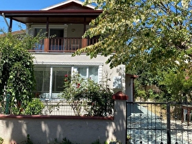 320 M2 ARSA İÇERİSİNDE 4 TARAFI BAHÇELİ YENİ TADİLATLI VİLLA