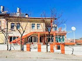 ÜRGÜP ELİT EMLAKTAN BAHÇELİEVLERDE 3 KATLI,317 m2 MÜSTAKİL EV