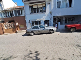 MUHTARLIK KARŞISINDA MÜSTAKİL 2 KATLI KAT MÜLKİYETLİ BAHÇELİ BİNA