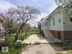 YAZLIKTA SATILIK MÜSTAKİL EV VE ARSASI