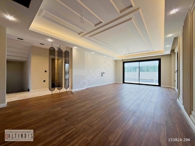 Mimar Sinanda, bahçeli, havuzlu, asansörlü 5+2 sıfır villa
