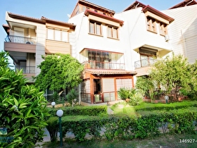 Antalya Lara Güzeloba da Nezih Sitede Satılık 5+2 Villa