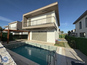 Kuşadası Davutlar bölgesinde satılık müstakil özel havuzlu villa