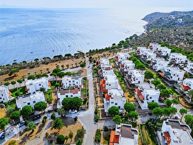 Asos Kocaköy Mevkii Özel Plajlı Tadilatlı 3+1 Tripleks Villa
