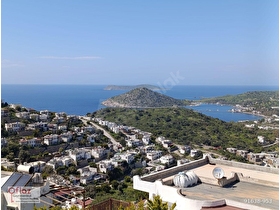 Gümüşlükte Özel Kum Plajlı Sitede Deniz Manzaralı Satılık Villa