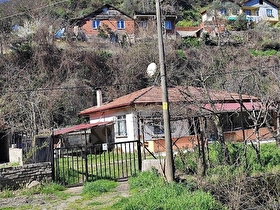 Y.DEĞİRMENDERE 2270 M2 ARSA İÇİNDE DÖRT ADET MÜSTAKİL EV.(hayvancılığa uygun)