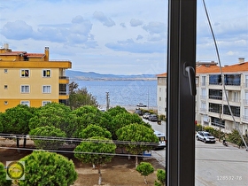 LAPSEKİ SAHİLDE SATILIK TADİLATLI EŞYALI 2+1 DAİRE