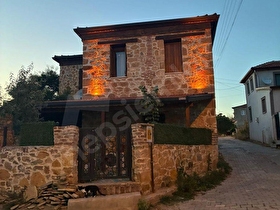 MÜSTAKİL 2+1 TAŞ  EV PELİTKÖY KÖY  İÇİNDE