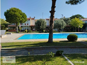 Foça Seçkinler Sitesinde Denizin Başucunda Doğayla Başbaşa Villa