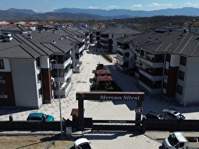 BİLGİN EMLAKTAN MERKEZDE HAVUZLU HAMAMLI 2+1 SATILIK DAİRE