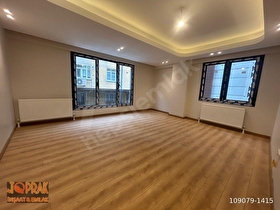🏡✨ By Toprak İnşaat Emlak’tan Fırsat Daire! ✨🏡  📍 Çırpıcı’da, Buz Adası’na yakın sıfı