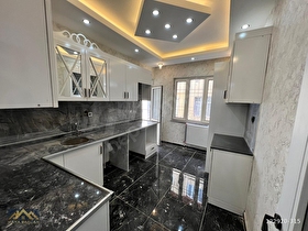 İSTİKLALDE CADDE ÜZERİ FUL BAKIMLI ARA KAT 3+1 KATTAN BÖLME DAİ