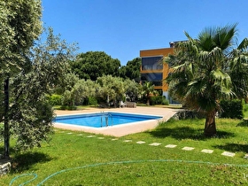 KUŞADASI DAVUTLAR HAVUZLU SİTEDE SATILIK 1+1 BAHÇE KATI DAİRE