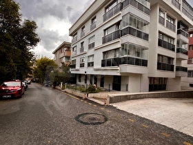 DİKMEN AŞAĞI ÖVEÇLER KABİL CADDESİ YAKINI TEMİZ BAKIMLI GENÇ BİNADA 2+1