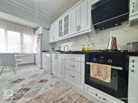 METROYA YÜRÜME MESAFESİNDE -LÜKS YAPILI -SİTE İÇİ -SATILIK DAİRE