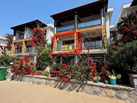 KIYIKIŞLACIK ZEYTİNLİKUYU İASSOS BEACH CLUPDA DENİZ MANZARALI
