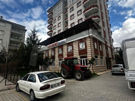 EMLAKNOMİden  Osmangazi Mahallesi’nde Güvenlikli Sitede Eşyalı 2+1 Ara Kat Satılık Daire..