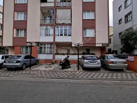 AKHİSAR HÜRRİYET FAHRİ SERTEL EMLAKTAN SATILIK ARA KAT 2+1 DAİRE