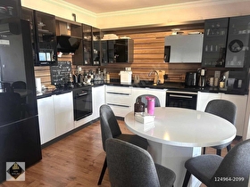 HAKİMEVLERİNDE FULL DENİZ MANZARALI BAKIMLI 3+1 SATILIK DAİRE