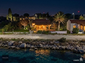 ÇEŞMEDE DENİZE SIFIR TEK KATLI VİLLA