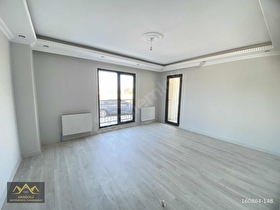 SRASÖĞÜTLER DE BALKONLU ÇOK GENİŞ YÜKSEK GİRİŞ 2+1 DAİRE
