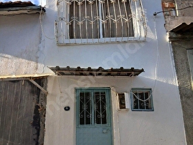 market ve otobüs duraklarınin dibinde